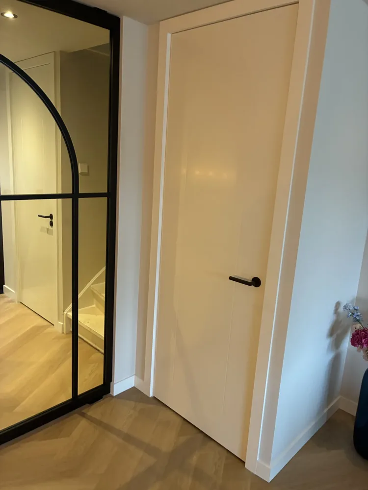 Deur en kozijn woonkamer, foto 2 van 2