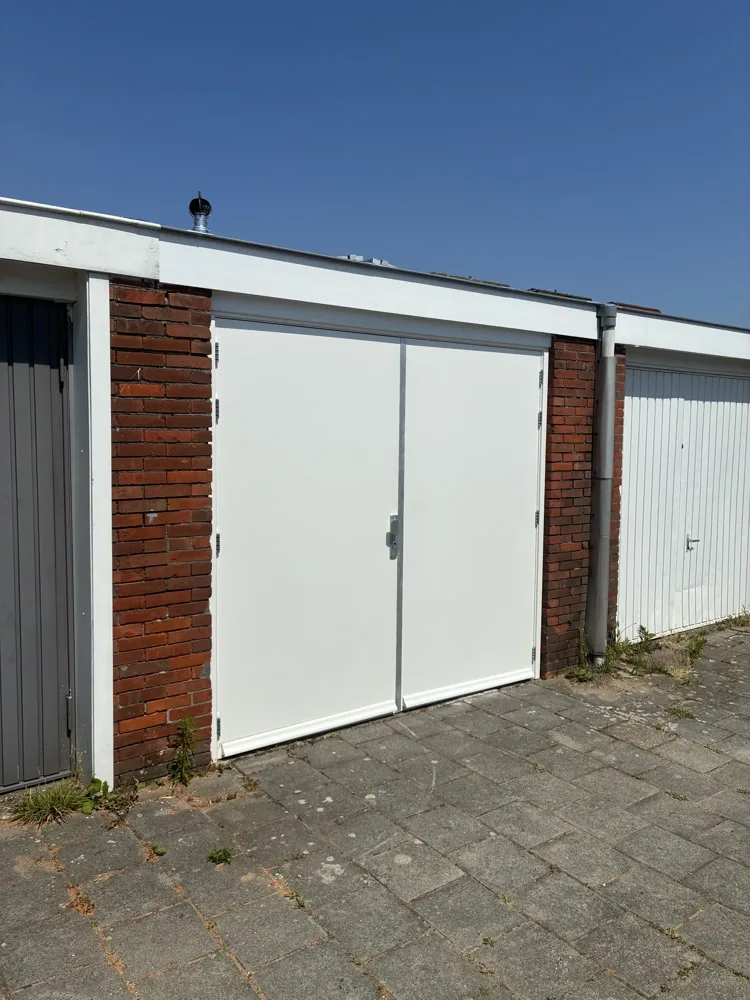 Garagedeur en kozijn, foto 6 van 6