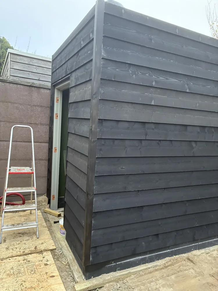 Houten schuur met fundering, foto 6 van 7