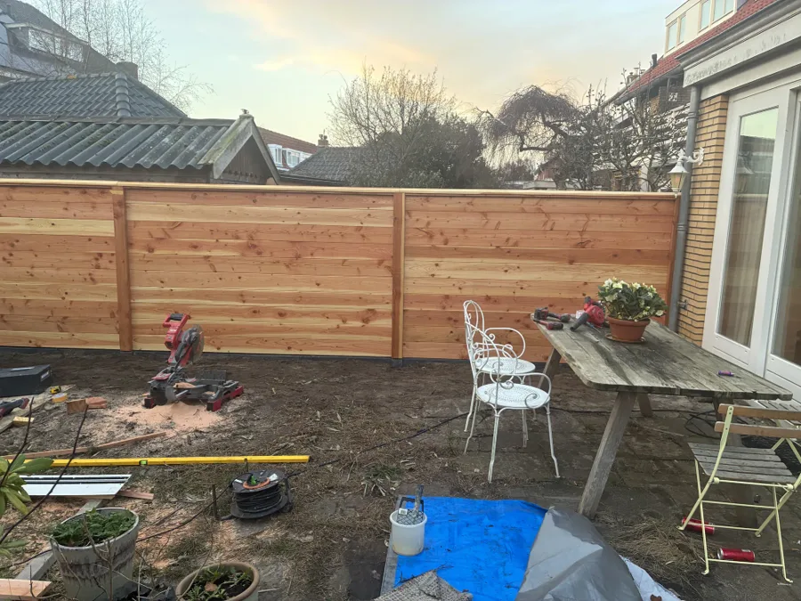 Schutting geplaatst