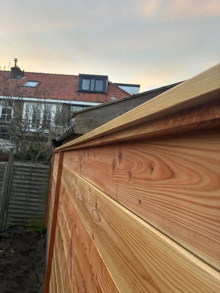 Schutting geplaatst, foto 6 van 6