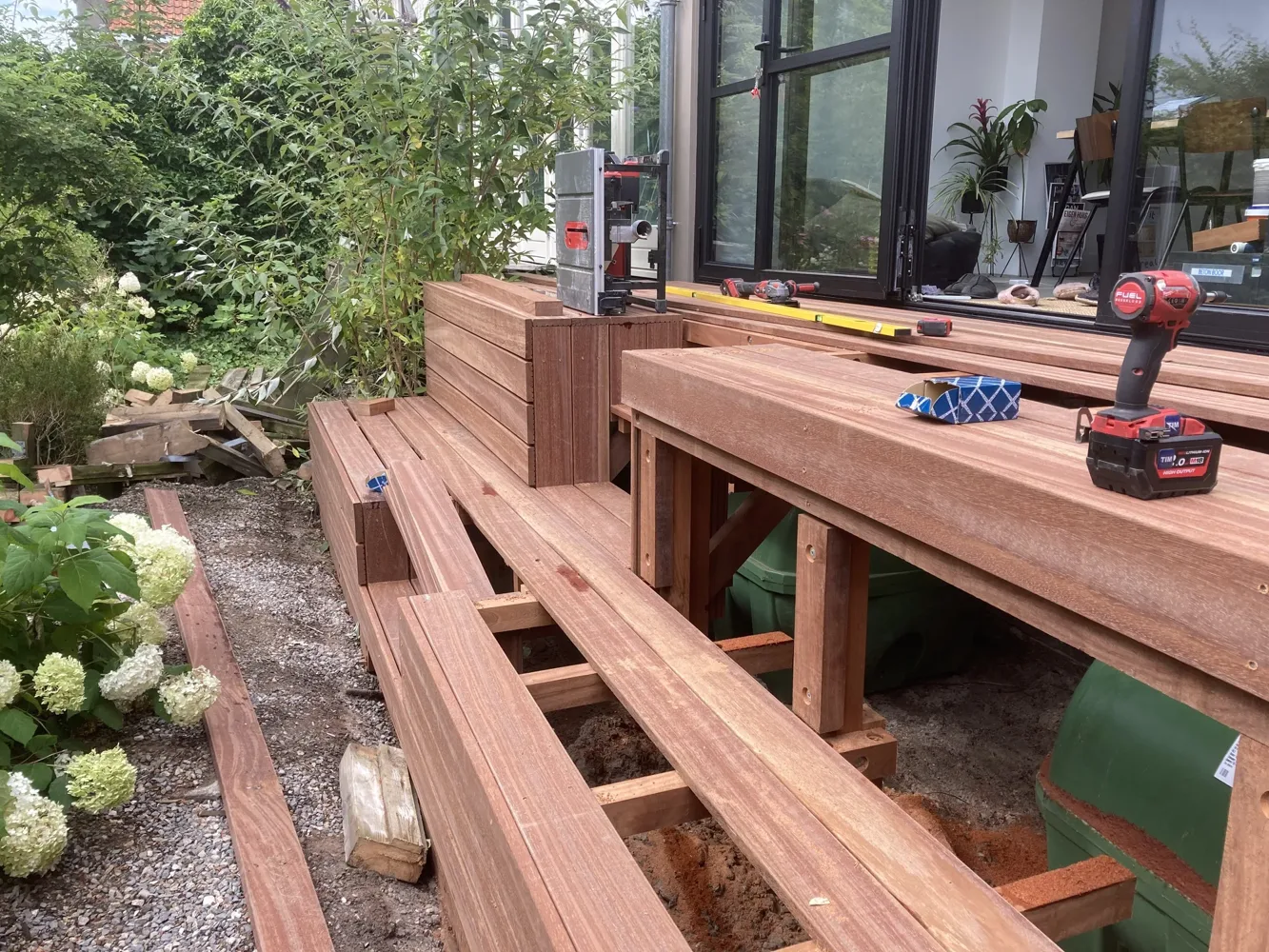 Zitgedeelte in de tuin, foto 5 van 8